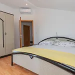 Holiday home Awesome In With Jacuzzi *