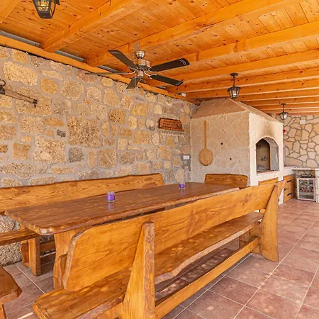 Dom wakacyjny Lovely Home In Ruzic With Sauna