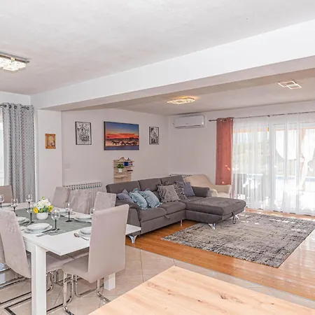 Ferienhaus Awesome In With Jacuzzi *