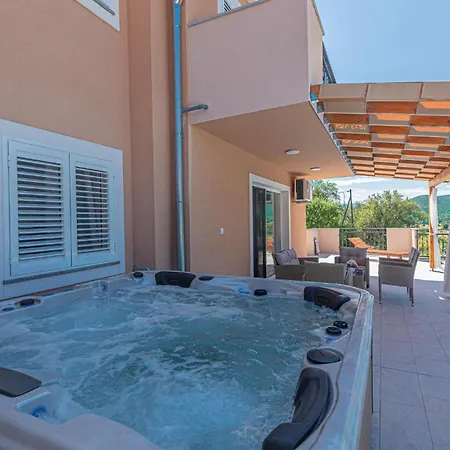 Awesome In With Jacuzzi Vakantiehuis Ruzic