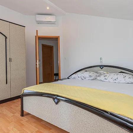 Vakantiehuis Awesome In With Jacuzzi *