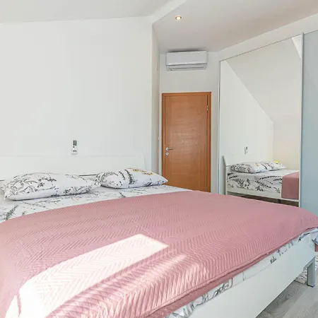 Lovely Home In Ruzic With Sauna *
