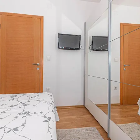 Vakantiehuis Awesome In With Jacuzzi