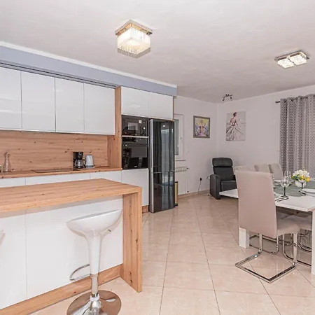 Lovely Home In Ruzic With Sauna * Ruzic