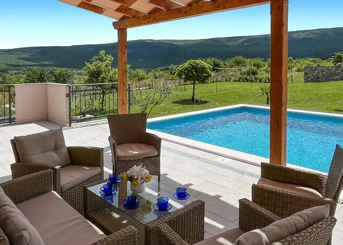 Awesome In With Jacuzzi *