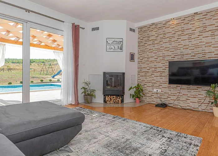 Ferienhaus Awesome In With Jacuzzi Ruzic