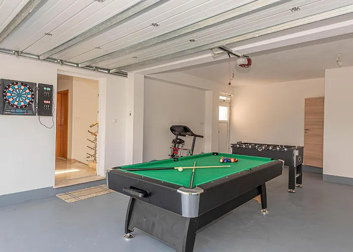 Awesome In With Jacuzzi *