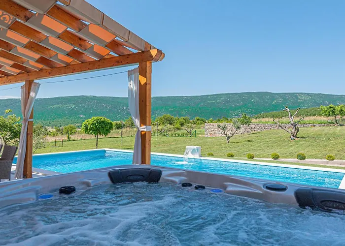 Awesome In With Jacuzzi