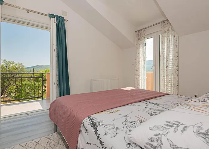 Awesome In With Jacuzzi Holiday home Ruzic