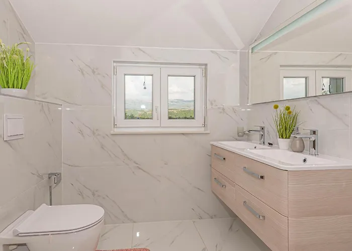 Awesome In With Jacuzzi *