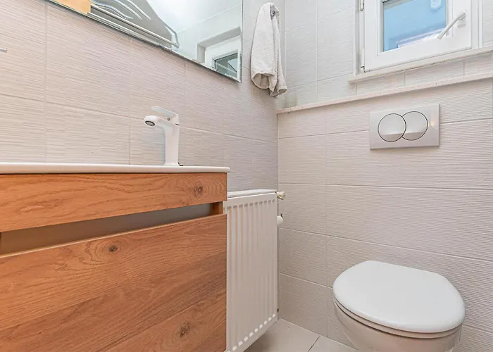 Holiday home Awesome In With Jacuzzi