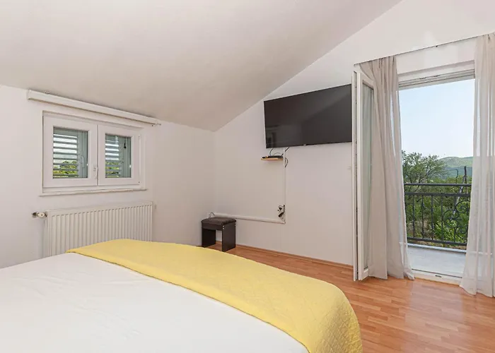 Ferienhaus Awesome In With Jacuzzi *