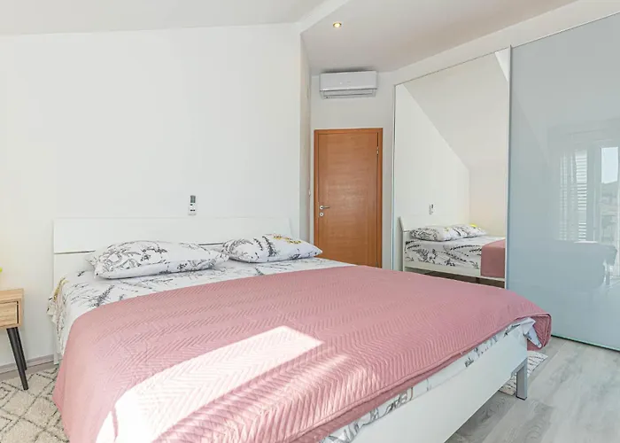 Awesome In With Jacuzzi *