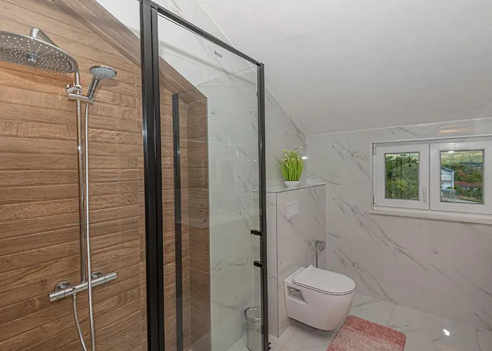 Awesome In With Jacuzzi Ruzic