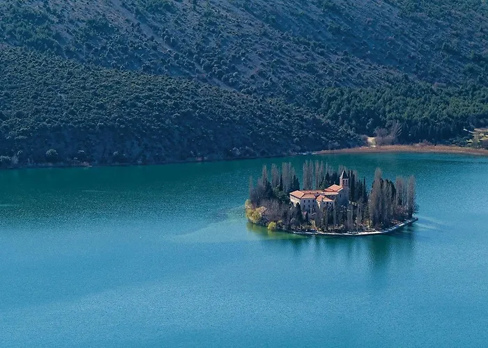 Awesome In With Jacuzzi Holiday home Ruzic