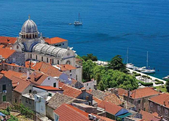 Awesome In With Jacuzzi