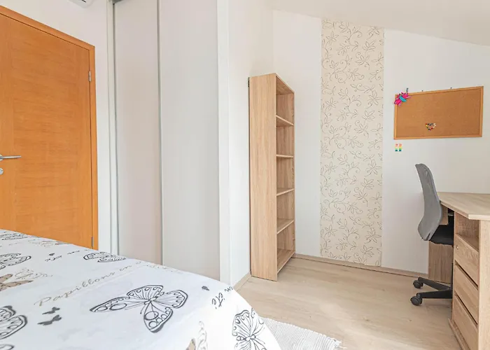 Awesome In With Jacuzzi * Ruzic