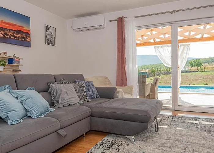 Awesome In With Jacuzzi Ruzic