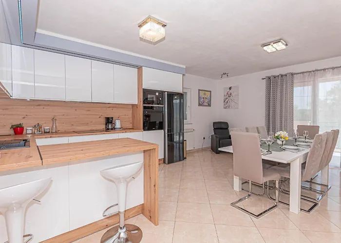 Awesome In With Jacuzzi * Ruzic